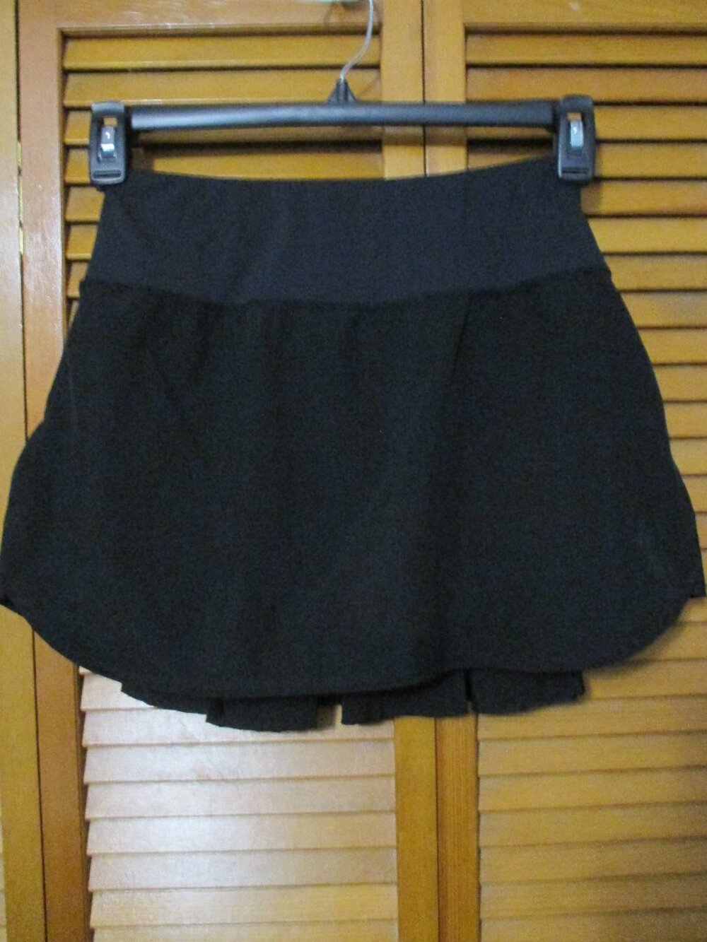 Baleaf black skort pull on & stretchy with pockets like new size M
